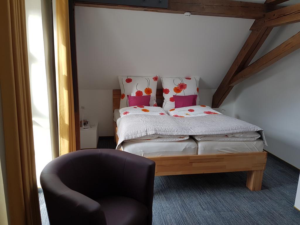 Hotel Alter Winzerhof Weisenheim Am Berg E.K. Extérieur photo