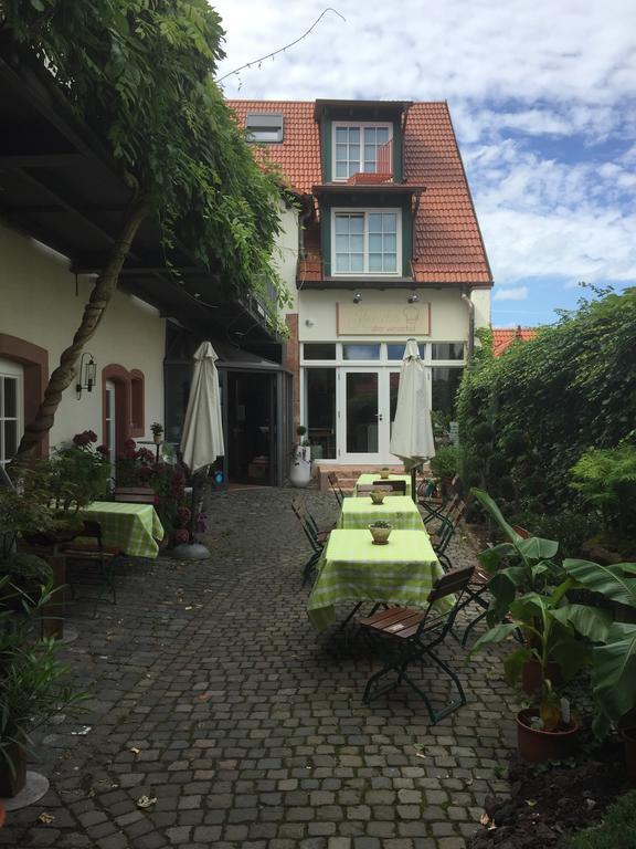 Hotel Alter Winzerhof Weisenheim Am Berg E.K. Extérieur photo