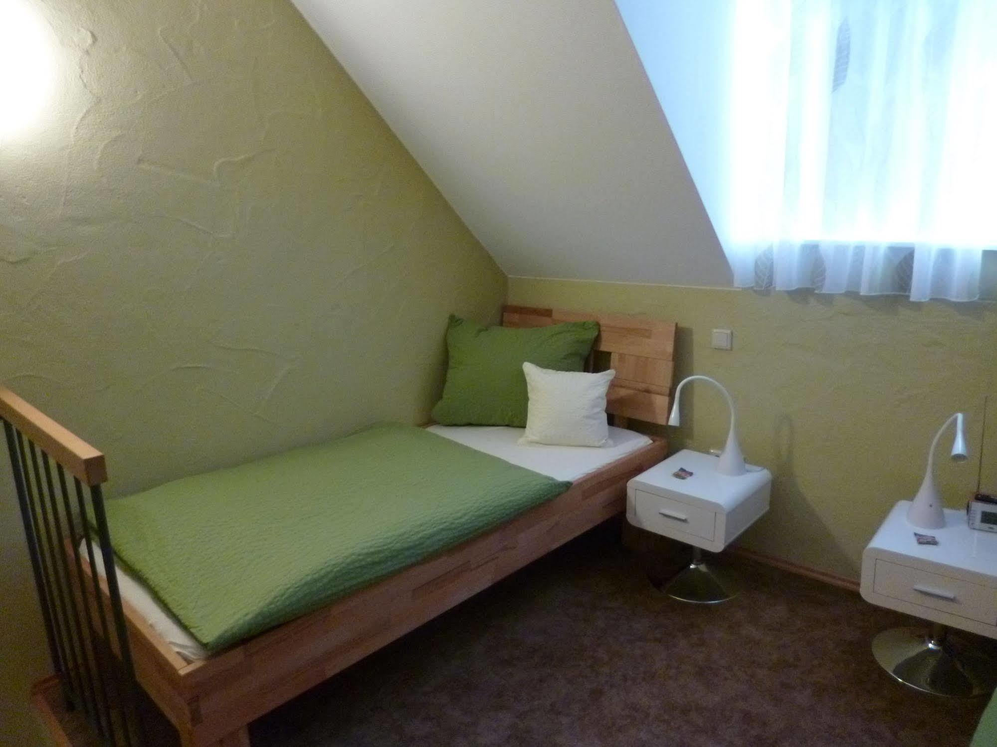 Hotel Alter Winzerhof Weisenheim Am Berg E.K. Extérieur photo