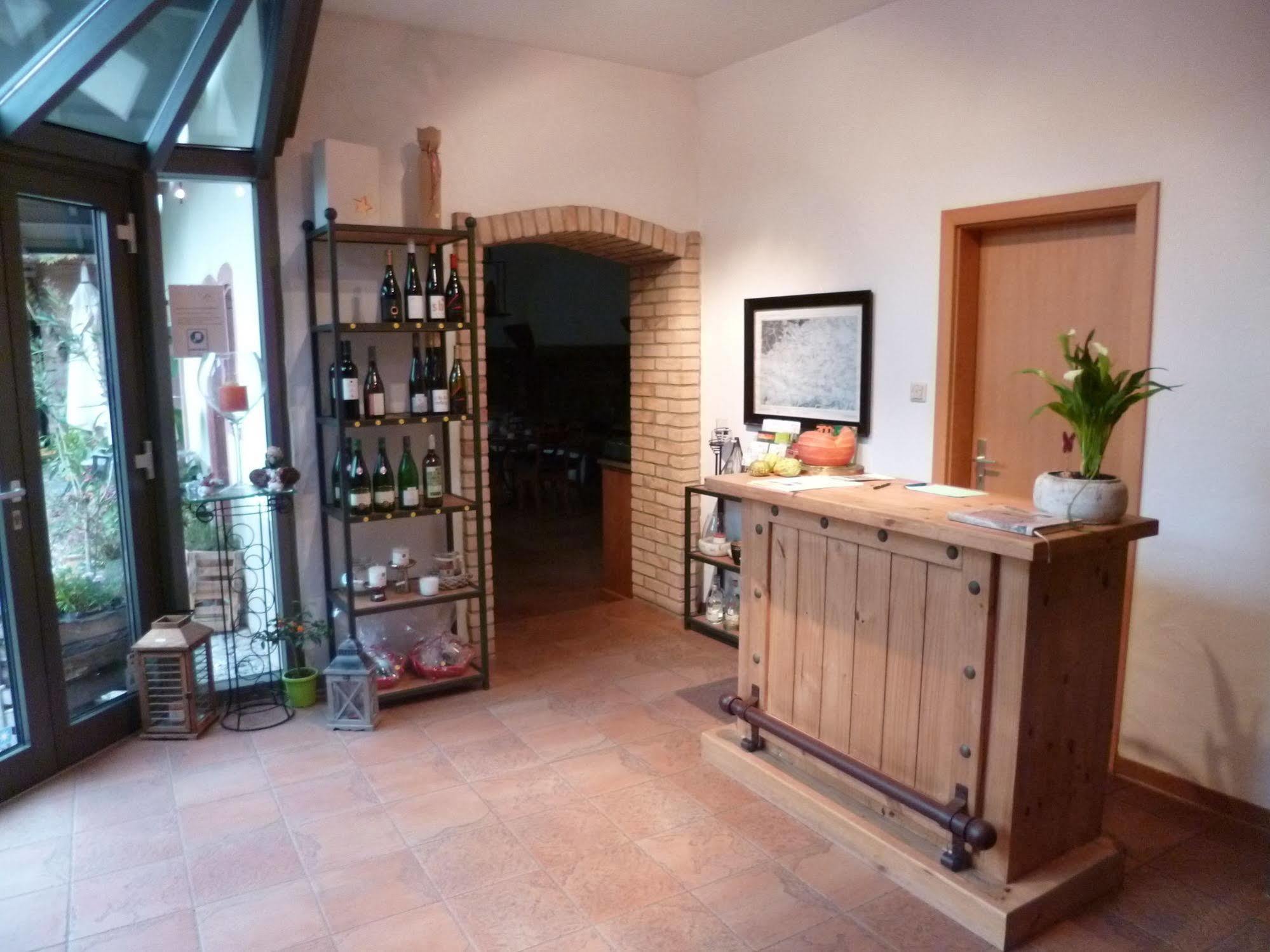 Hotel Alter Winzerhof Weisenheim Am Berg E.K. Extérieur photo
