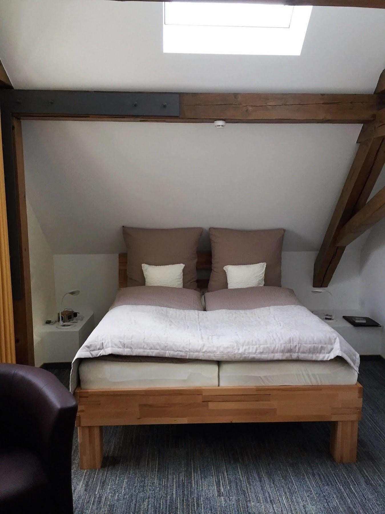 Hotel Alter Winzerhof Weisenheim Am Berg E.K. Extérieur photo