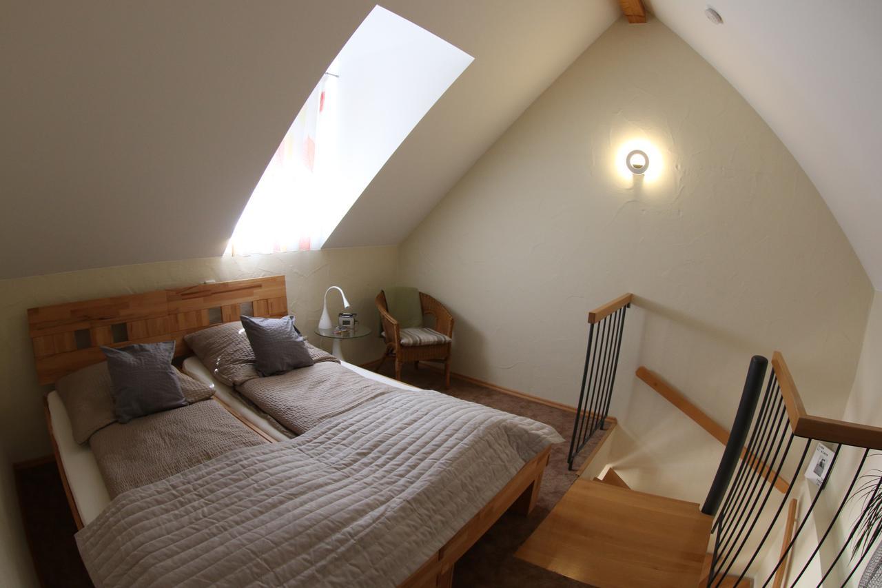 Hotel Alter Winzerhof Weisenheim Am Berg E.K. Extérieur photo